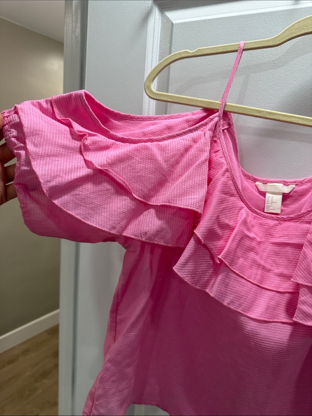 H&M Pink Ruffle Cold-Shoulder Camisole - Picture 3 of 3